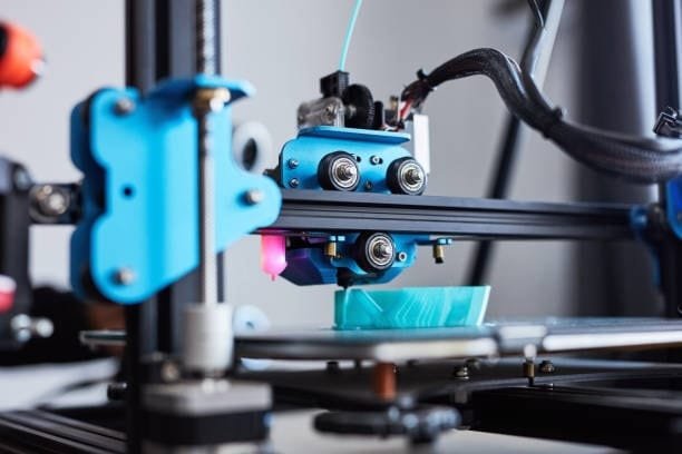 3D printing machine creating a plastic component as part of plastic manufacturing processes.