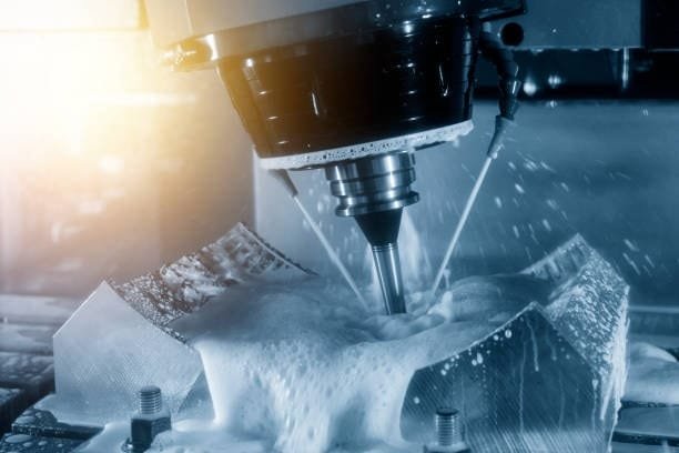 High-precision 5 axis CNC machining with coolant fluid during cutting