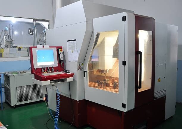 Fully enclosed CNC 4-axis milling machine with integrated control panel for safe operation