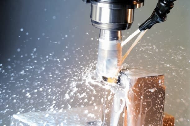 High-pressure coolant system in CNC milling cutting a metal workpiece.