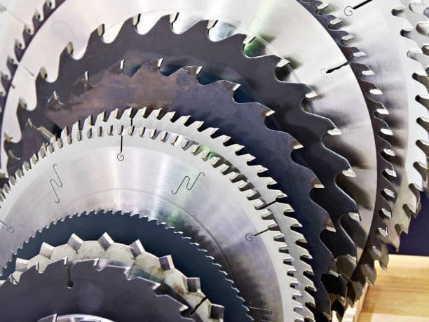 Different types of circular saw blades suitable for cutting metal.