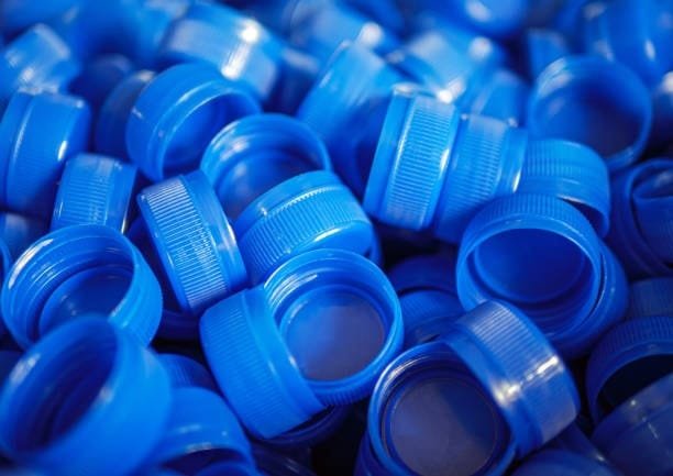 Blue plastic bottle caps produced in bulk using compression molding method